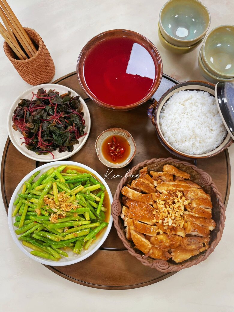 9X bầu bí thở thôi cũng mệt nhưng hễ động vào bếp là lại thấy khoẻ ngay, nhìn loạt mâm cơm chất lượng ai cũng khen hết lời - 13