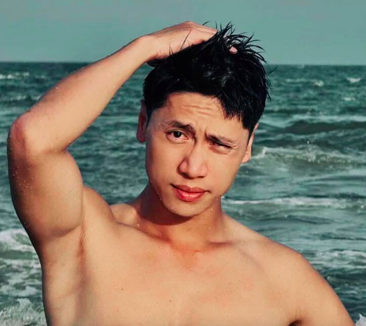 Trong Cách Em 1 Milimet, Hoàng Long vào vai Biên lúc trưởng thành.