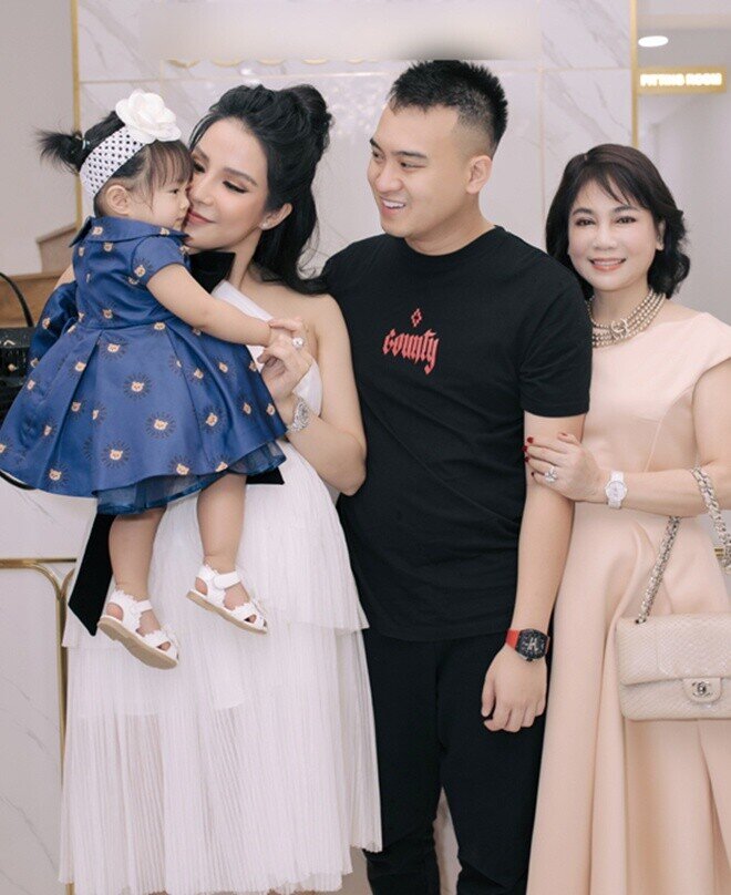 Diệp Lâm Anh và Đức Phạm trải qua thời gian dài giành quyền nuôi con.