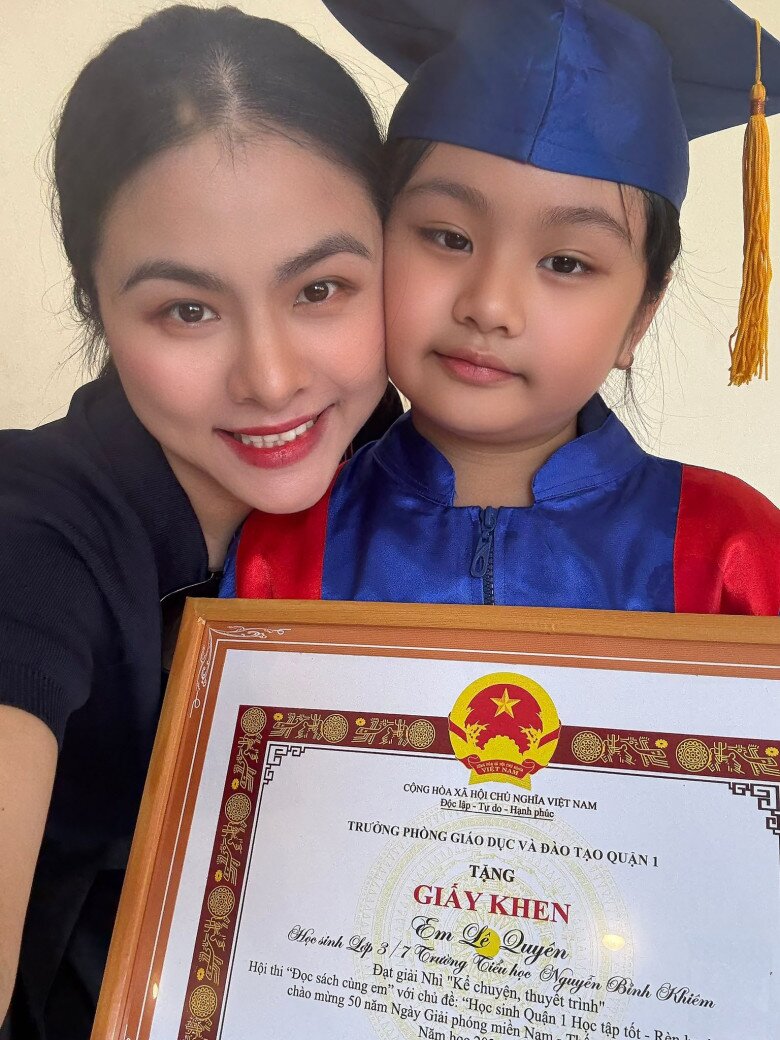 Ái nữ đầu lòng của Vân Trang có thành tích học tập xuất sắc.