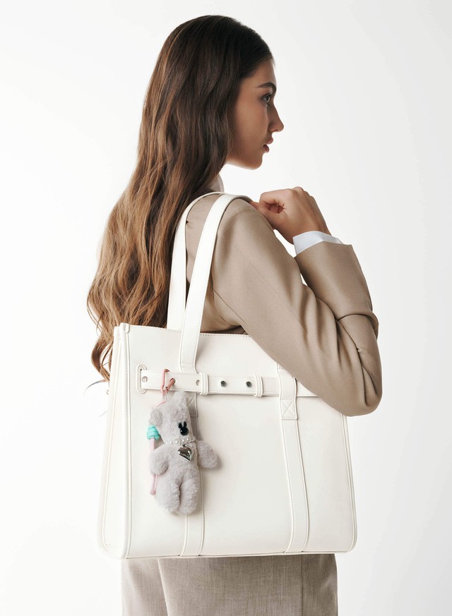 Hô biến phong cách đơn điệu thành ấn tượng với túi xách- Ảnh 2. Hô biến phong cách đơn điệu thành ấn tượng với túi xách- Ảnh 2.