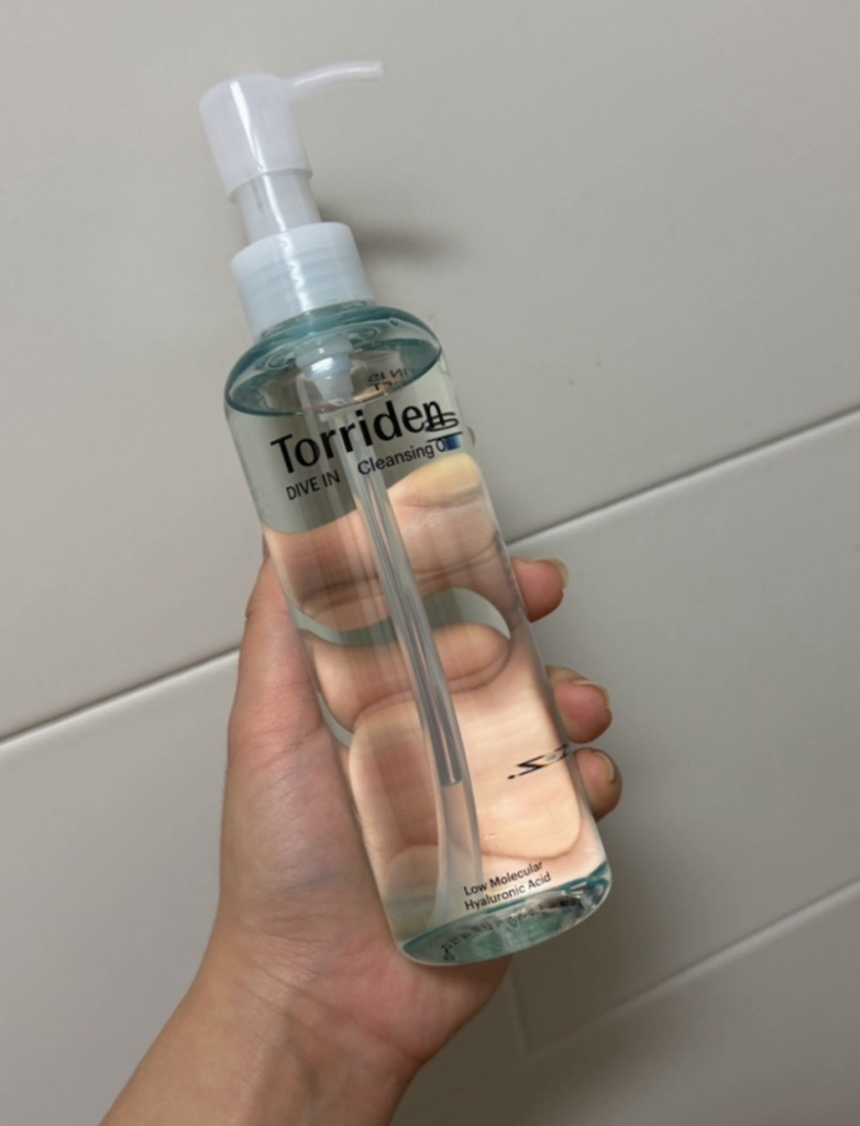 Muốn da sạch sâu tận lỗ chân lông, chị em rất nên sắm ngay 5 lọ dầu tẩy trang này - Ảnh 4. Muốn da sạch sâu tận lỗ chân lông, chị em rất nên sắm ngay 5 lọ dầu tẩy trang này - Ảnh 4.