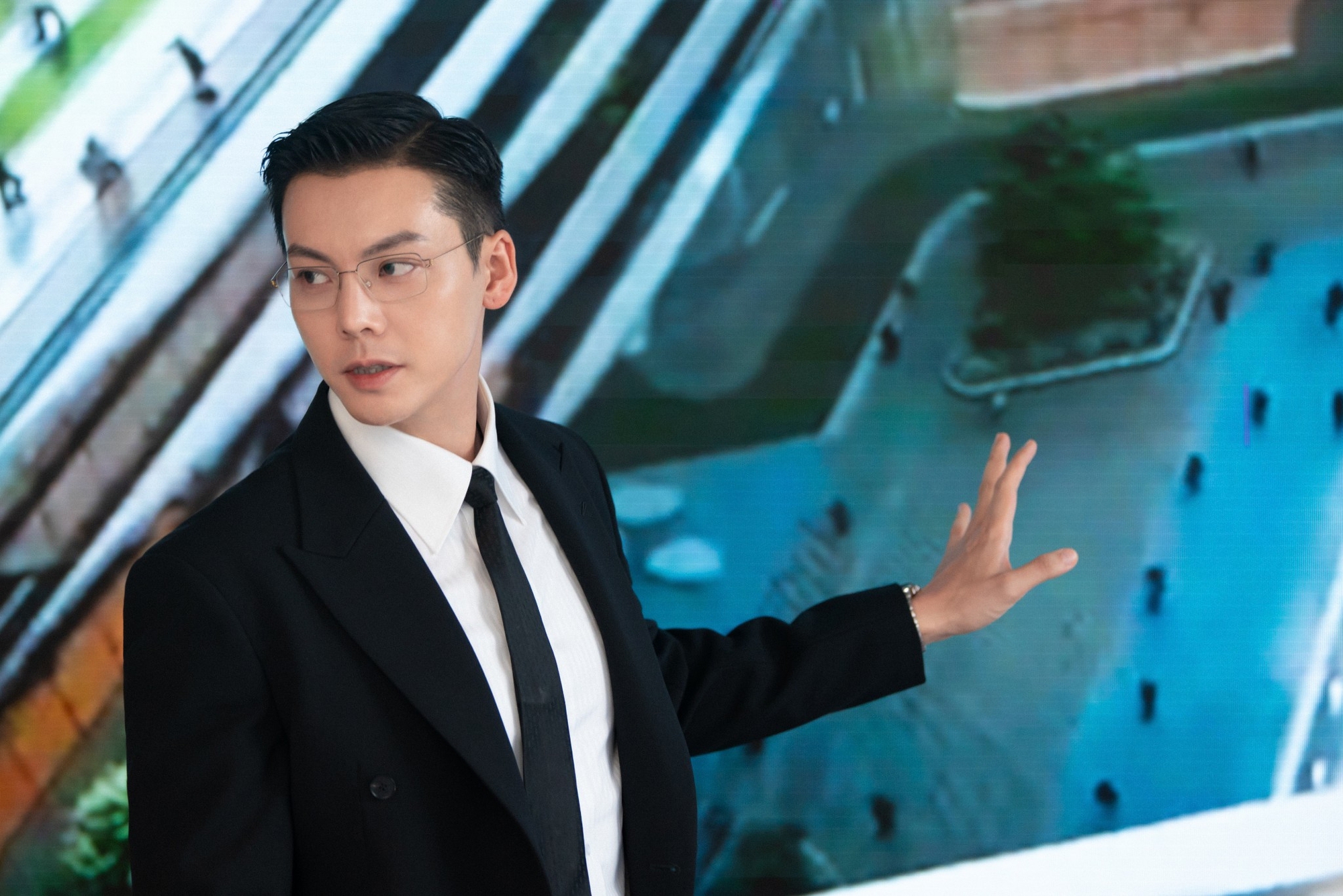 Mơ mà có chồng tổng tài thế này thì xin cả đời không tỉnh: Chất tài phiệt ăn vào máu, đẹp chả chừa phần ai - Ảnh 3.