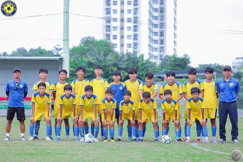 san-choi-nho-y-nghia-lon-cua-cac-cuu-cau-thu-bong-da-viet-nam (9).jpg