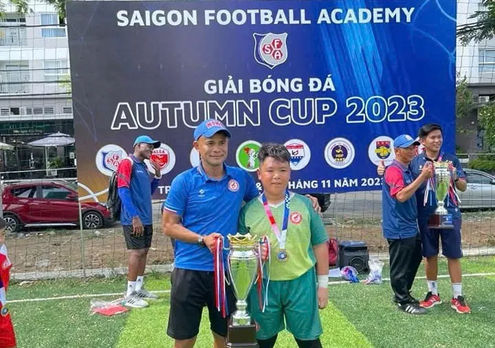 san-choi-nho-y-nghia-lon-cua-cac-cuu-cau-thu-bong-da-viet-nam (7).jpg