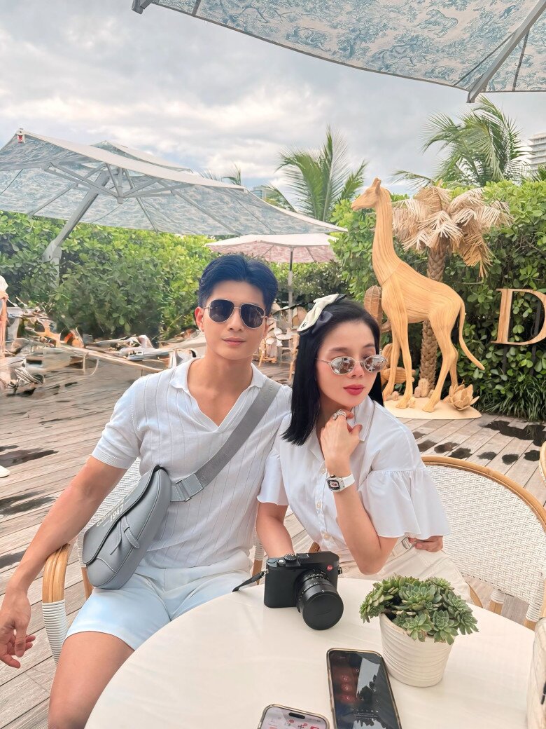 Bị nói yêu Lệ Quyên "vì tiền thì càng khổ và nhục", Lâm Bảo Châu đanh thép đáp trả 10 Lệ Quyên chăm sóc Lâm Bảo Châu chu đáo từ việc nhỏ nhất.