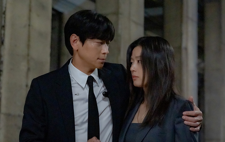 Tempest: Bom tấn dư tiền thiếu cảm xúc của Jeon Ji Hyun và Kang Dong Won- Ảnh 3. Tempest: Bom tấn dư tiền thiếu cảm xúc của Jeon Ji Hyun và Kang Dong Won- Ảnh 3.