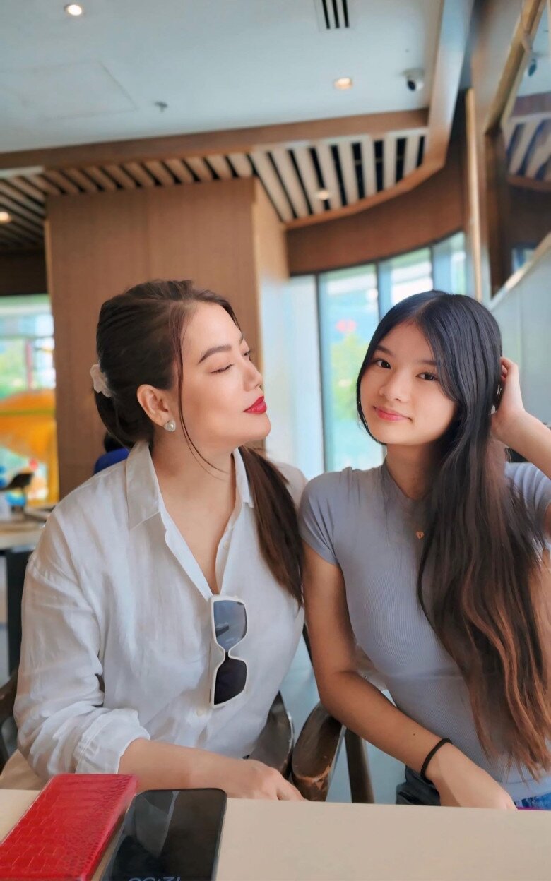 Bảo Tiên muốn bế em trước khi sang Mỹ du học.