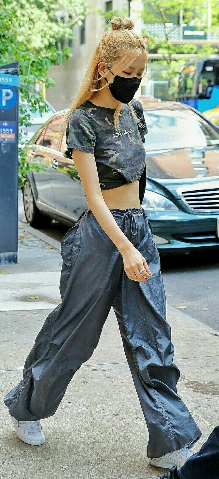 Hơn 400 bình luận về việc Rosé mặc xấu- Ảnh 16.