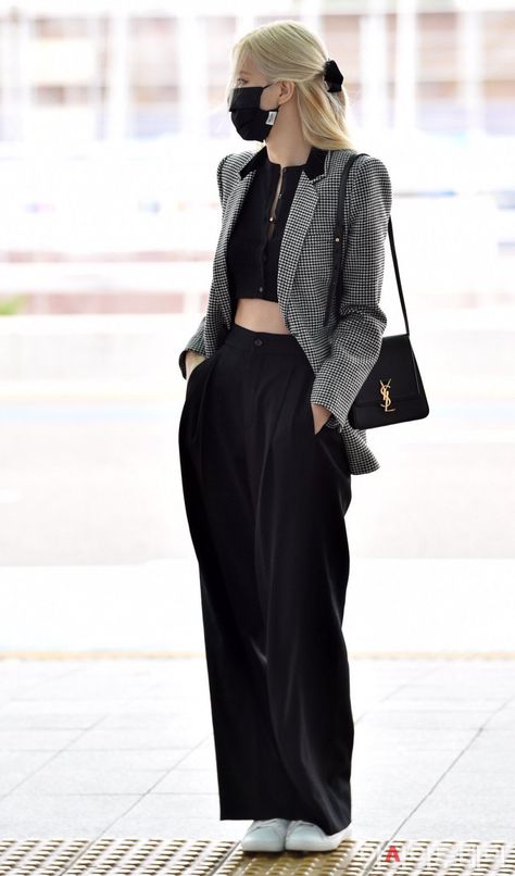 Hơn 400 bình luận về việc Rosé mặc xấu- Ảnh 17.