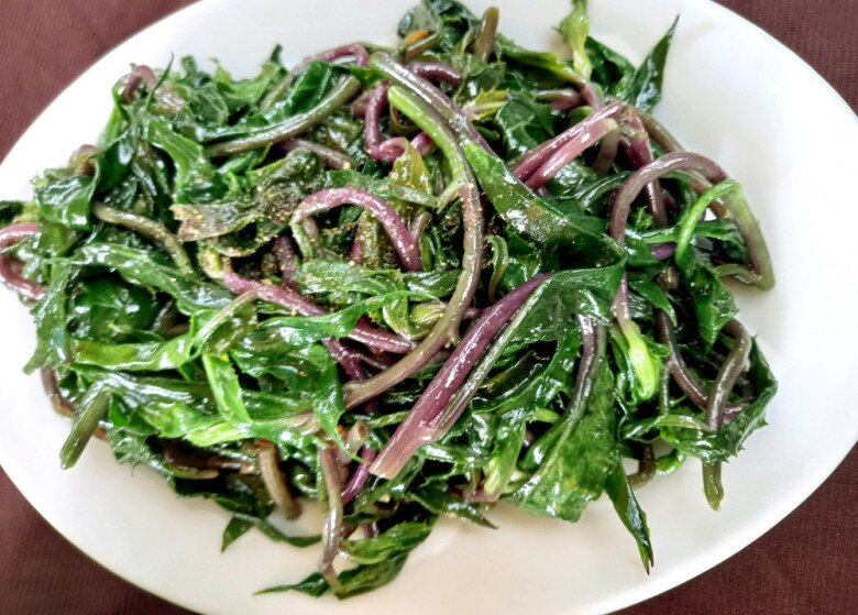 Thứ rau dại mọc hoang trên rừng xuống phố được chị em amp;#34;săn lùngamp;#34;, có mùi thơm đặc biệt và là amp;#34;thần dượcamp;#34; tốt cho sức khỏe - 4