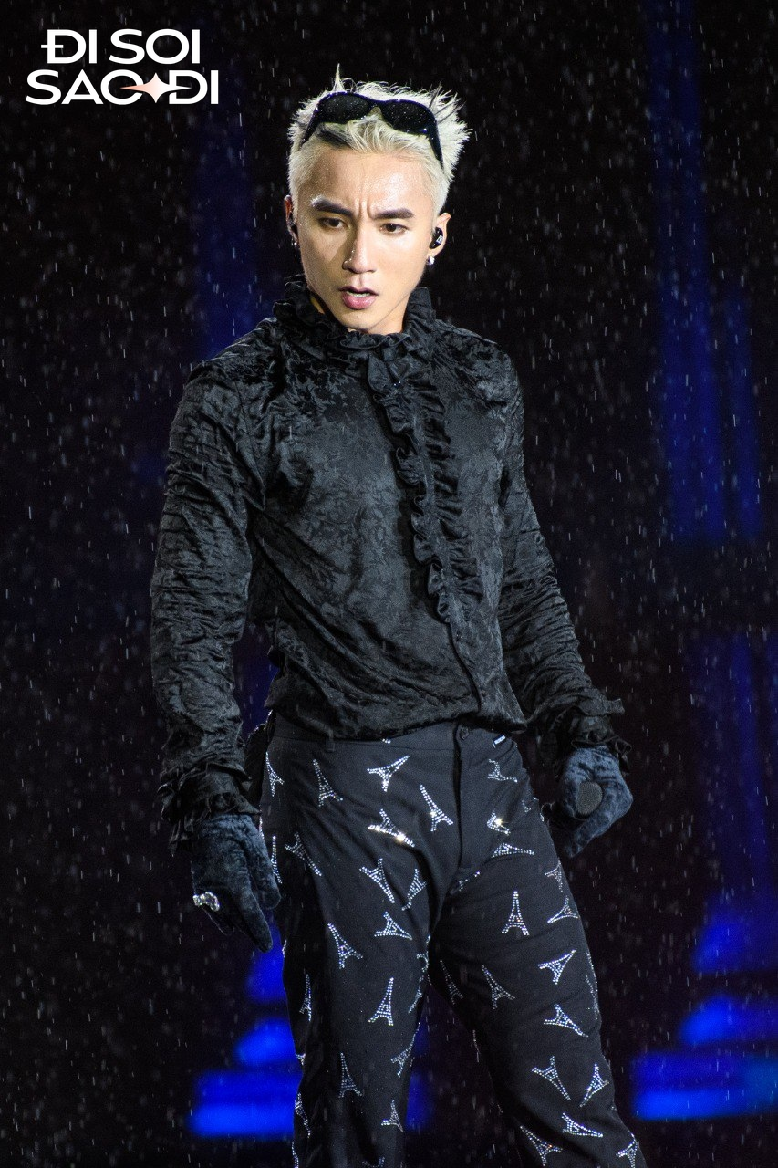 Sơn Tùng M-TP được khen mặc đẹp hơn người mẫu 1m8 của Balenciaga, có xứng đáng?- Ảnh 6. Sơn Tùng M-TP được khen mặc đẹp hơn người mẫu 1m8 của Balenciaga, có xứng đáng?- Ảnh 6.