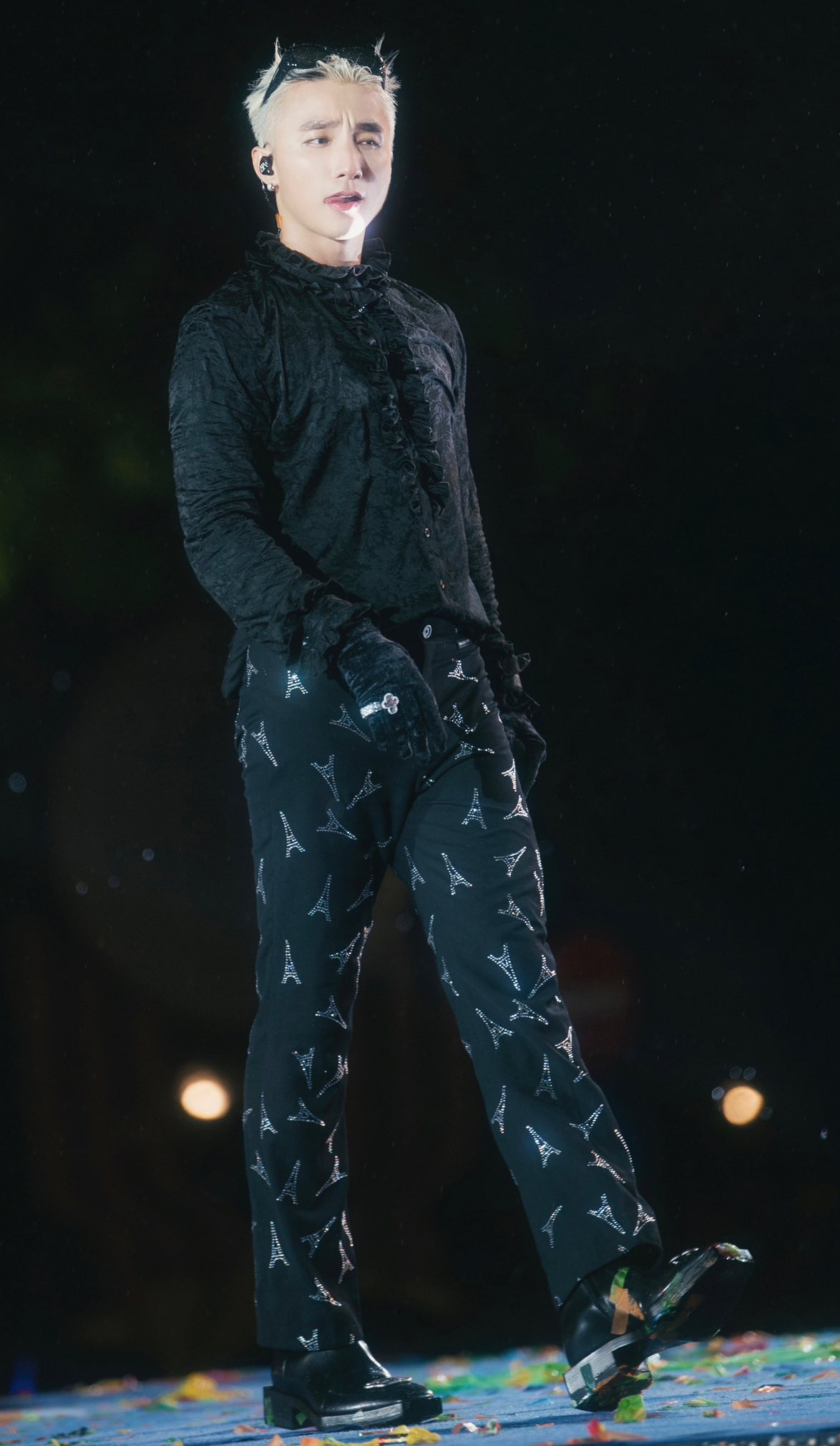 Sơn Tùng M-TP được khen mặc đẹp hơn người mẫu 1m8 của Balenciaga, có xứng đáng?- Ảnh 8. Sơn Tùng M-TP được khen mặc đẹp hơn người mẫu 1m8 của Balenciaga, có xứng đáng?- Ảnh 8.