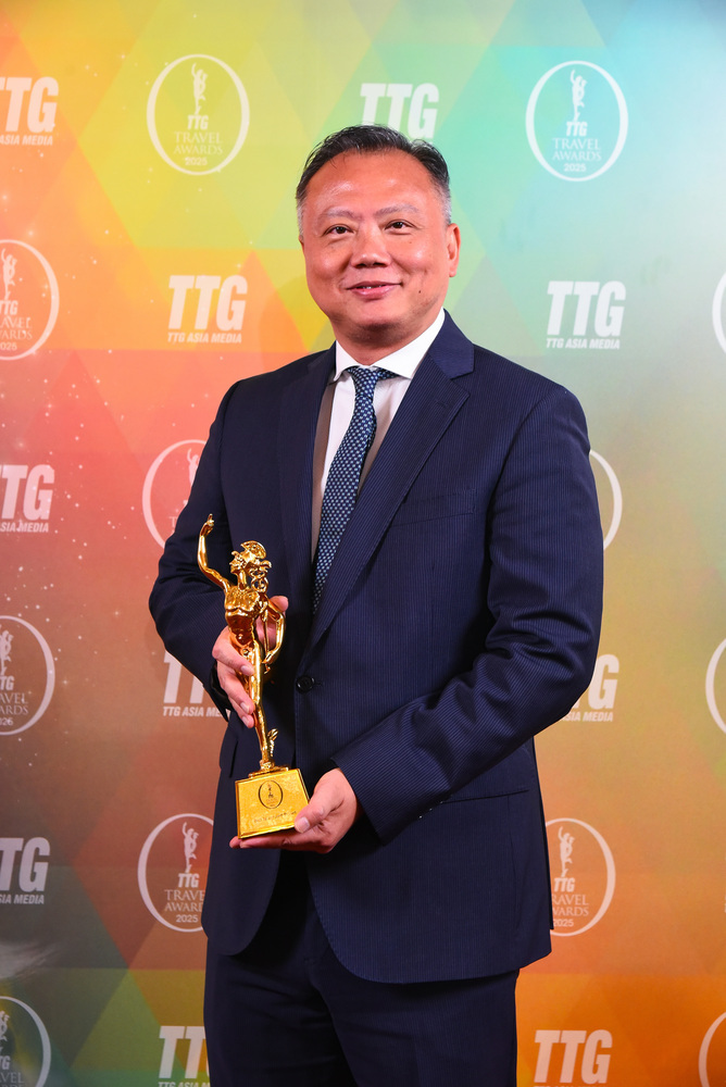 Ông Timothy Tan – Phó Chủ tịch Kinh doanh & Tiếp thị đại diện nhận giải
Ông Timothy Tan – Phó Chủ tịch Kinh doanh & Tiếp thị đại diện nhận giải