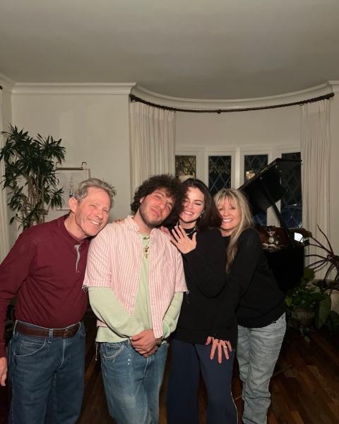 "Cú lật kèo" gây sốc giữa drama mẹ con Selena Gomez trong đám cưới thế kỷ - Ảnh 3.