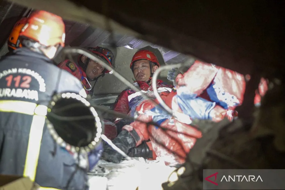 1759214607 947 Sap truong hoc dang xay 1 hoc sinh thiet mang.webp