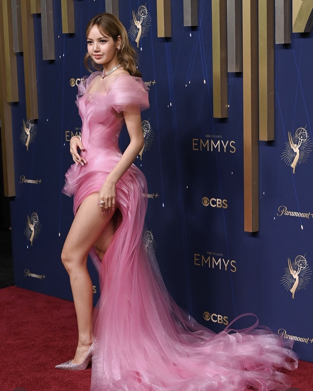 Bộ váy đẹp nhất giúp Lisa bước sang đẳng cấp minh tinh Hollywood- Ảnh 2.