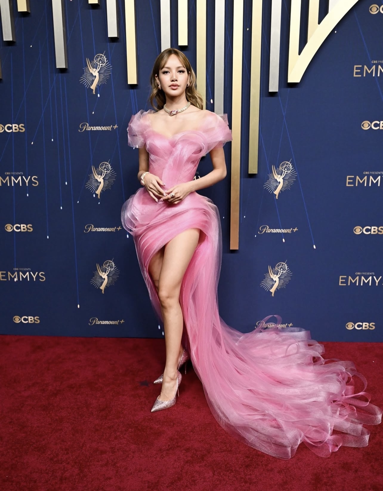 Bộ váy đẹp nhất giúp Lisa bước sang đẳng cấp minh tinh Hollywood- Ảnh 3.