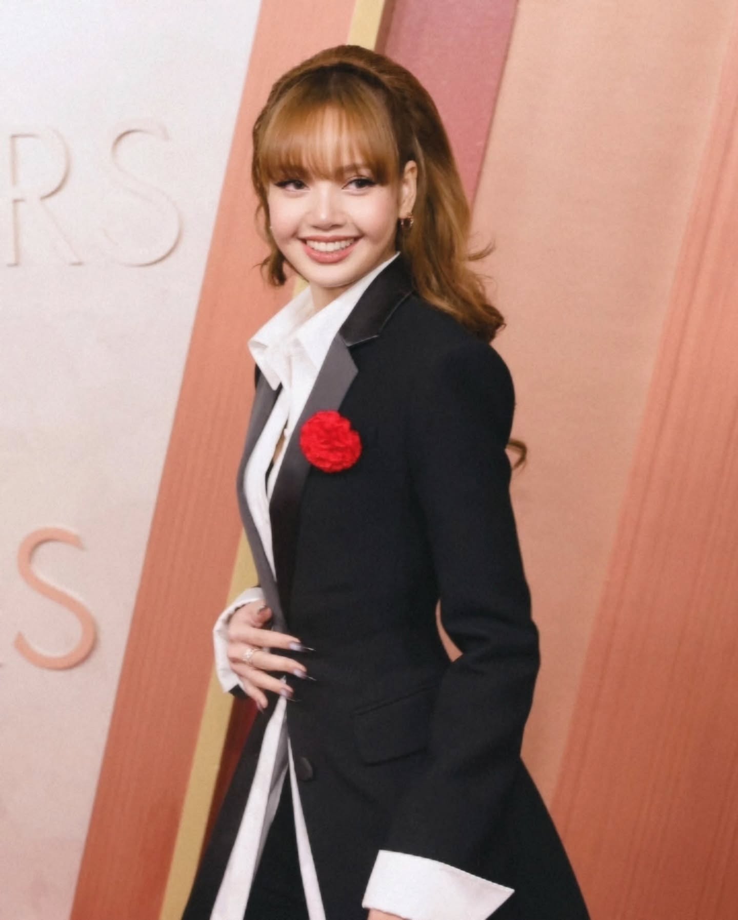 Bộ váy đẹp nhất giúp Lisa bước sang đẳng cấp minh tinh Hollywood- Ảnh 10.