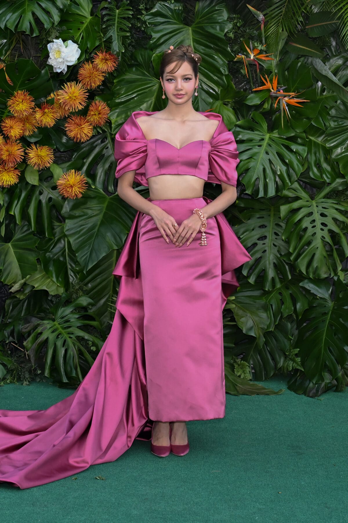 Bộ váy đẹp nhất giúp Lisa bước sang đẳng cấp minh tinh Hollywood- Ảnh 17.