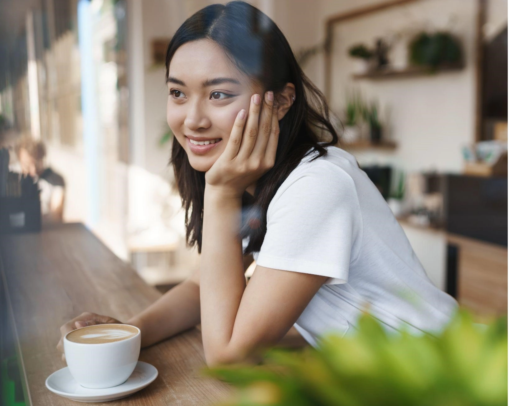  Uống nhiều cà phê có thể khiến giấc ngủ bị rối loạn, cơ thể mất nước, kéo theo làn da khô sạm và kém đàn hồi.