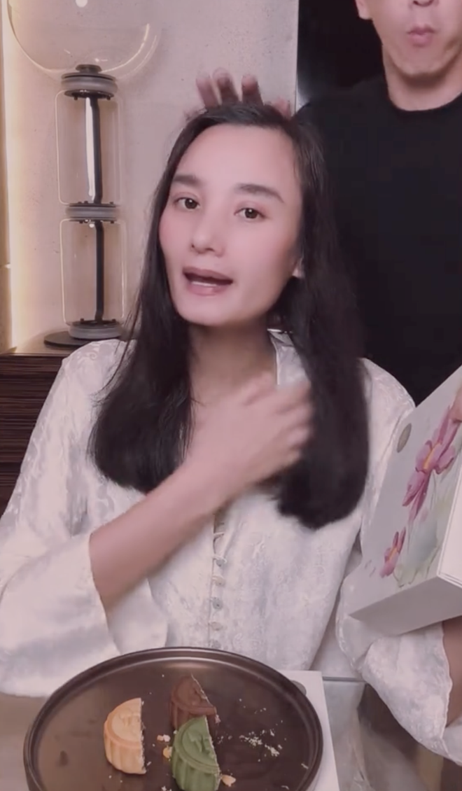 Nữ người mẫu bị chê xấu suốt 15 năm, giải nghệ rồi bỗng khẩu chiến với cư dân mạng- Ảnh 2.