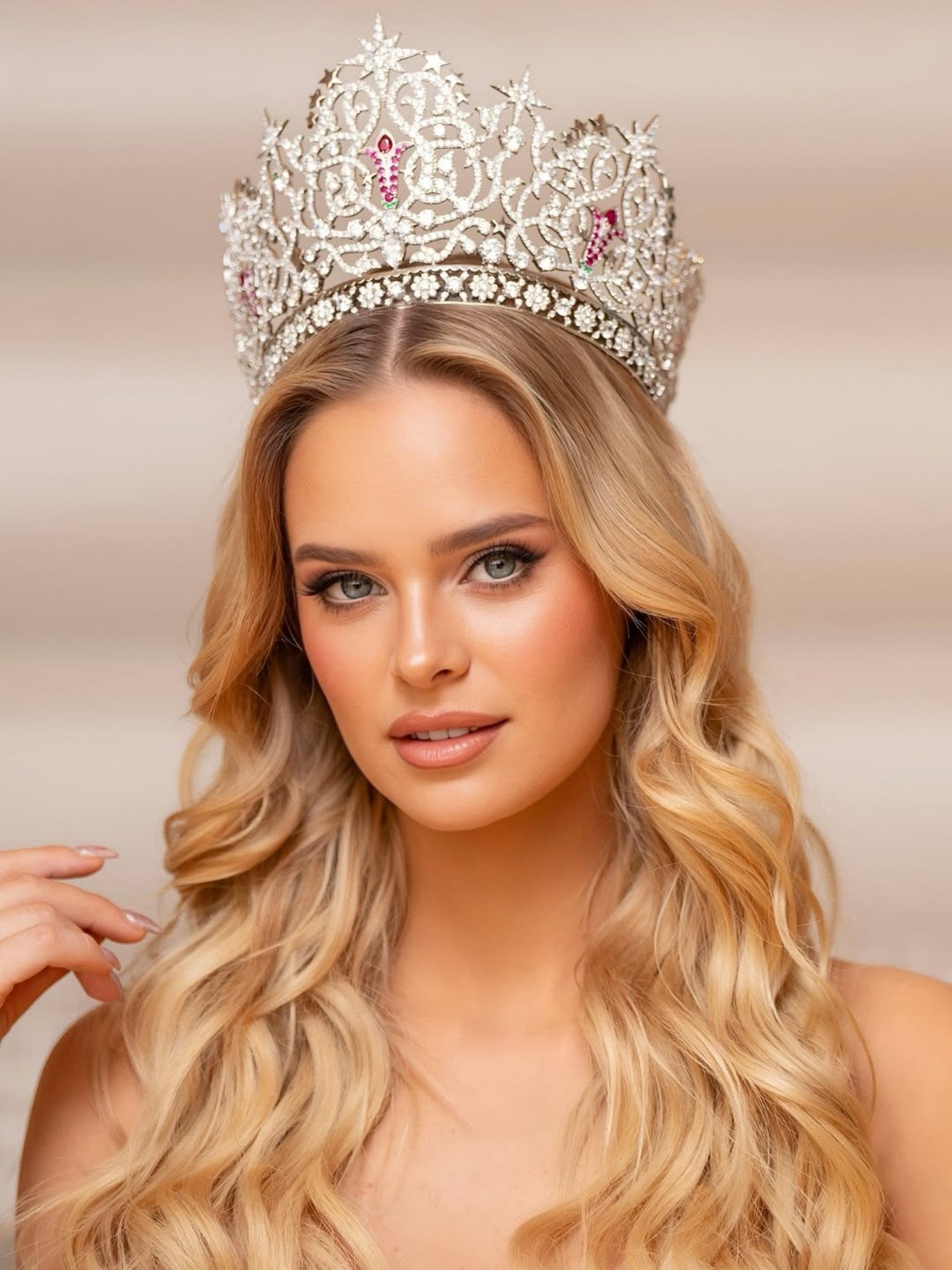 Hoa hậu Hương Giang giành vị trí số 1 trong BXH này ở Miss Universe 2025 - 8