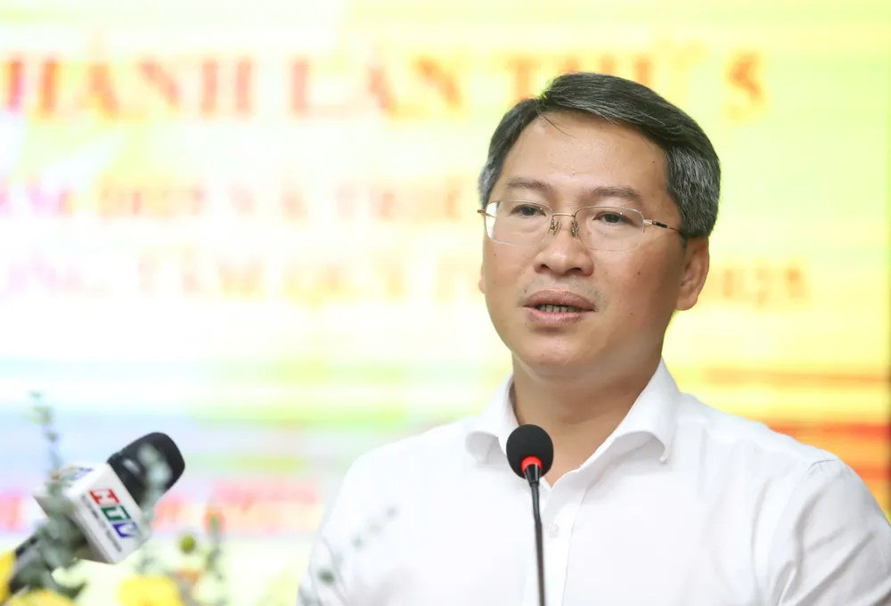 Ông Nguyễn Tấn Phát, Bí thư Đảng ủy phường Sài Gòn, phát biểu tại hội nghị. Ảnh: HÀ THƯ phuong-sai-gon-2.jpg