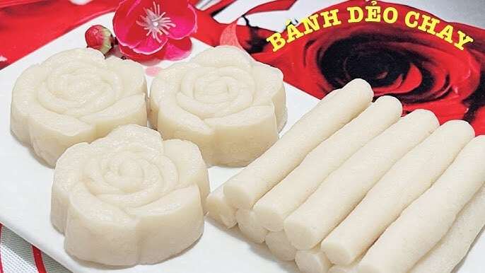 Bánh dẻo chay truyền thống cũng có hình dạng trụ dài (Ảnh: Internet)