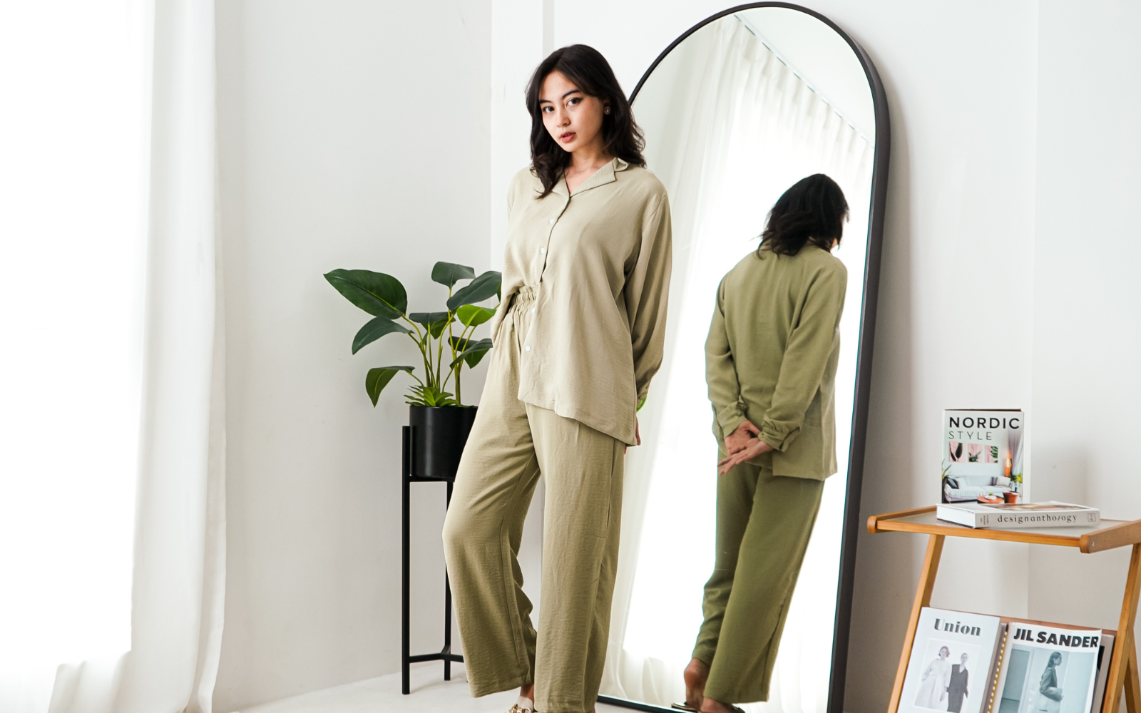 Treo gương trước cửa là mời may mắn hay tiễn lộc ra ngoài? - Ảnh 3. Treo gương trước cửa là mời may mắn hay tiễn lộc ra ngoài? - Ảnh 3.