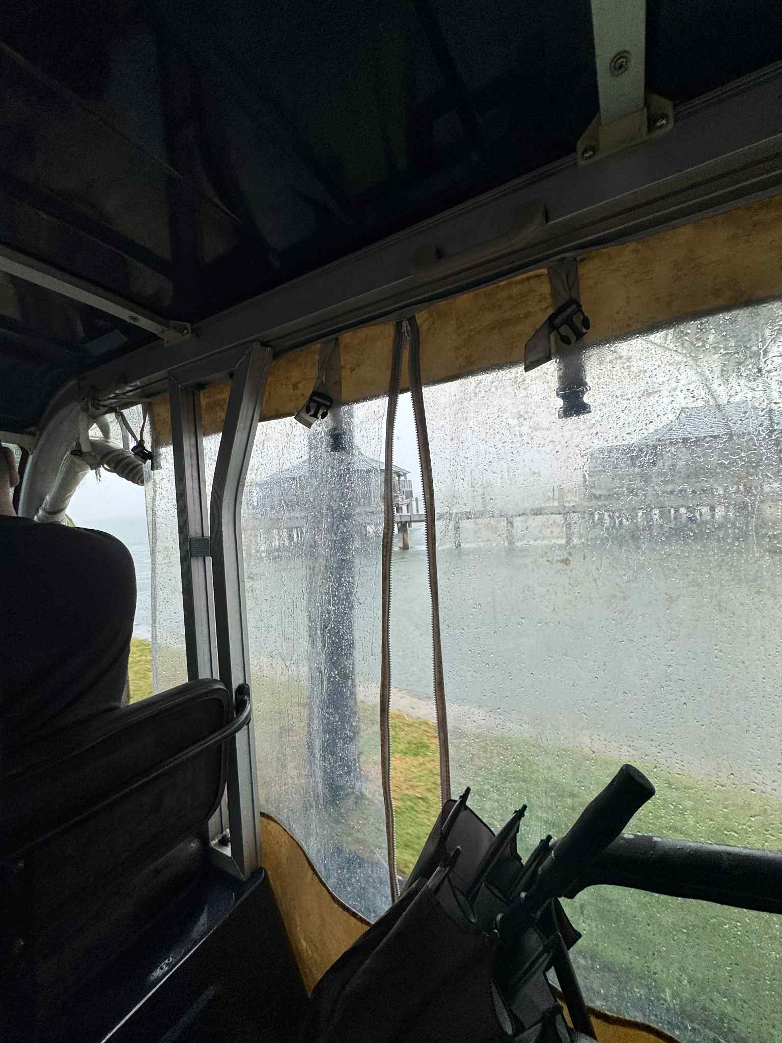 Khách Hà Nội đi Huế, ở bungalow trên mặt nước trong thời gian bão số 10 gây tranh cãi: Toàn bộ câu chuyện phía sau - Ảnh 2.