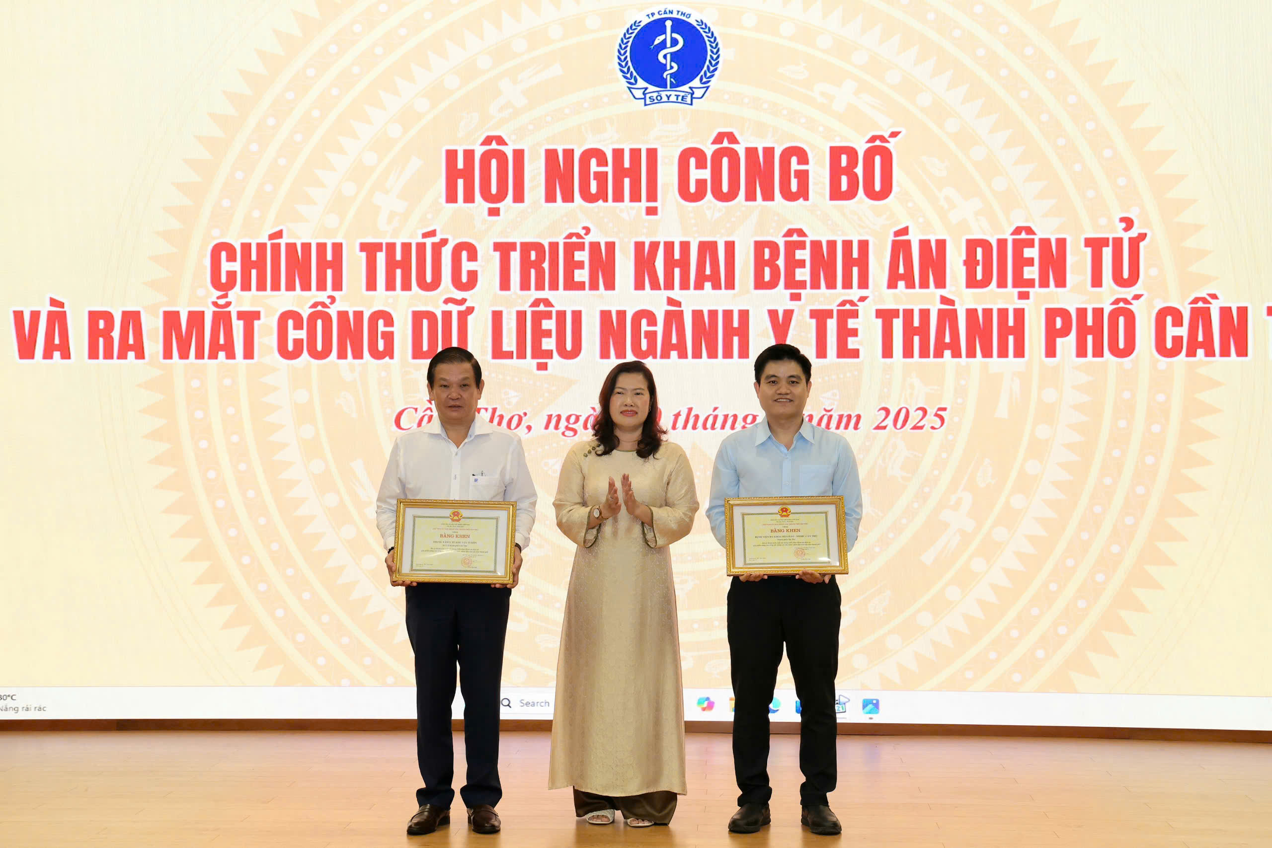 Cần Thơ hoàn thành bệnh án điện tử, yêu cầu bỏ sổ khám bệnh giấy 2 Cần Thơ hoàn thành bệnh án điện tử, yêu cầu bỏ sổ khám bệnh giấy - Ảnh 2.