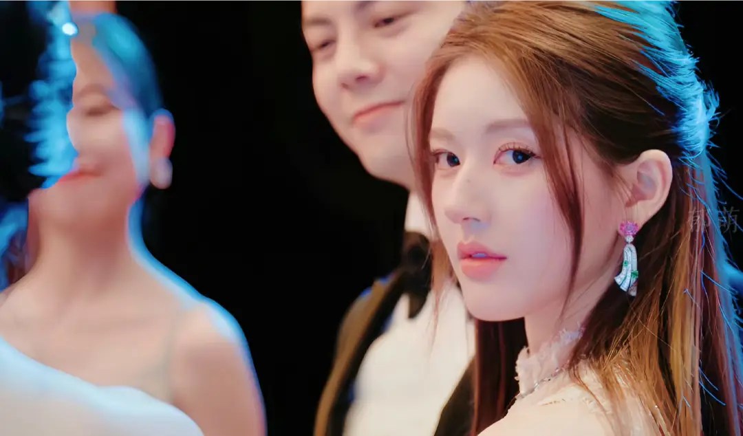 Hãy Để Tôi Tỏa Sáng có nguy cơ lỗ nặng, Triệu Lộ Tư lép vế trước Hãy Để Tôi Tỏa Sáng có nguy cơ lỗ nặng, Triệu Lộ Tư lép vế trước