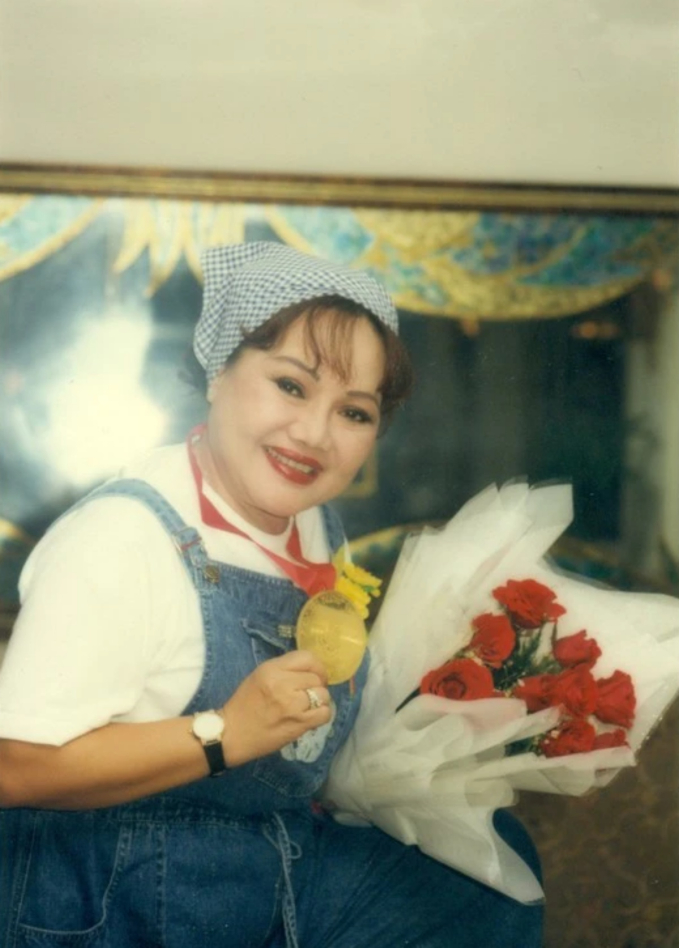 Nữ nghệ sĩ còn là cây hài trên sân khấu.