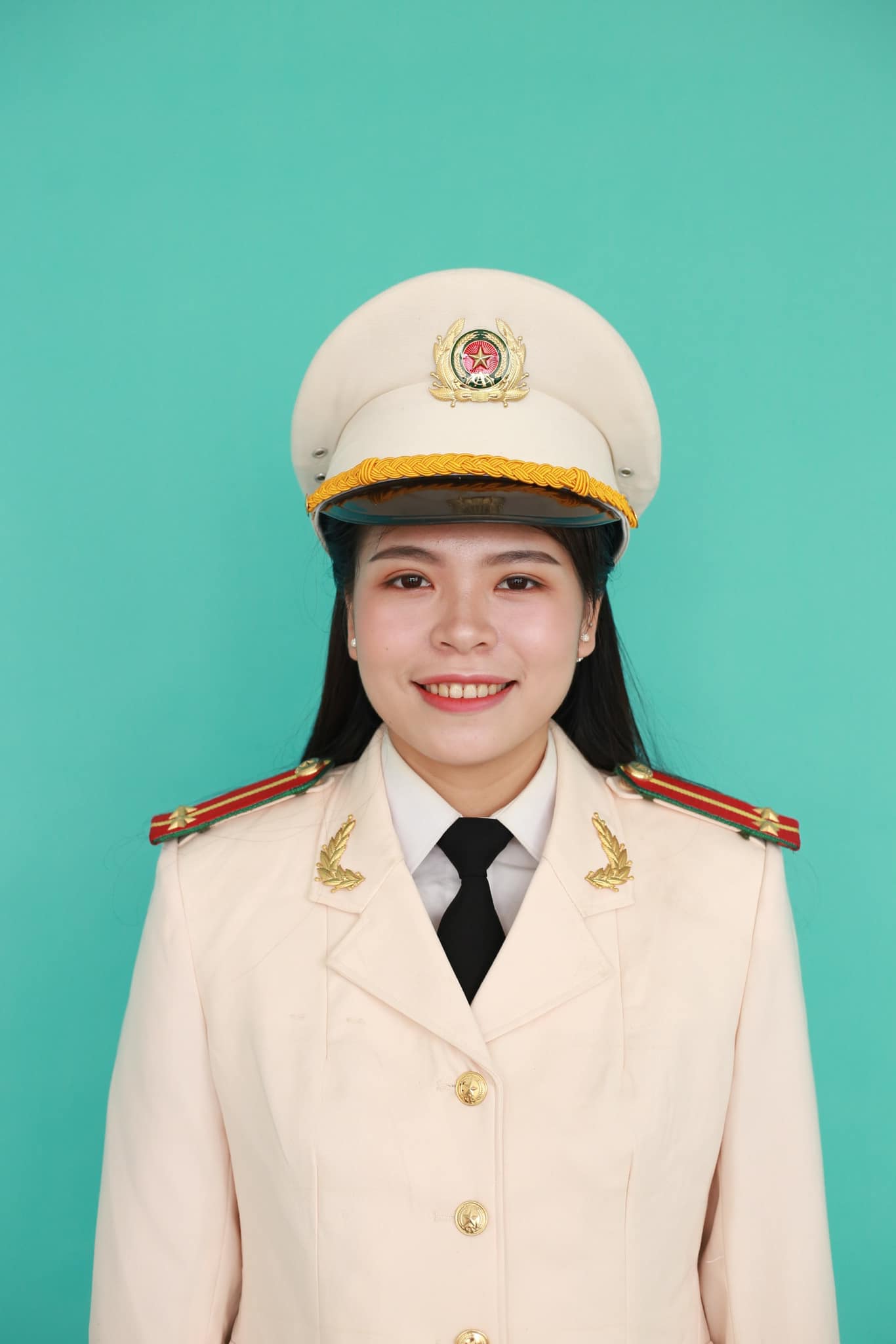 Hành trình 6 năm kiên cường của nữ chiến sĩ công an Bùi Thị Hà Thu: 33 tuổi, hai lần chụp ảnh thờ và ít nhất 85 lần truyền hóa chất- Ảnh 1. Hành trình 6 năm kiên cường của nữ chiến sĩ công an Bùi Thị Hà Thu: 33 tuổi, hai lần chụp ảnh thờ và ít nhất 85 lần truyền hóa chất- Ảnh 1.