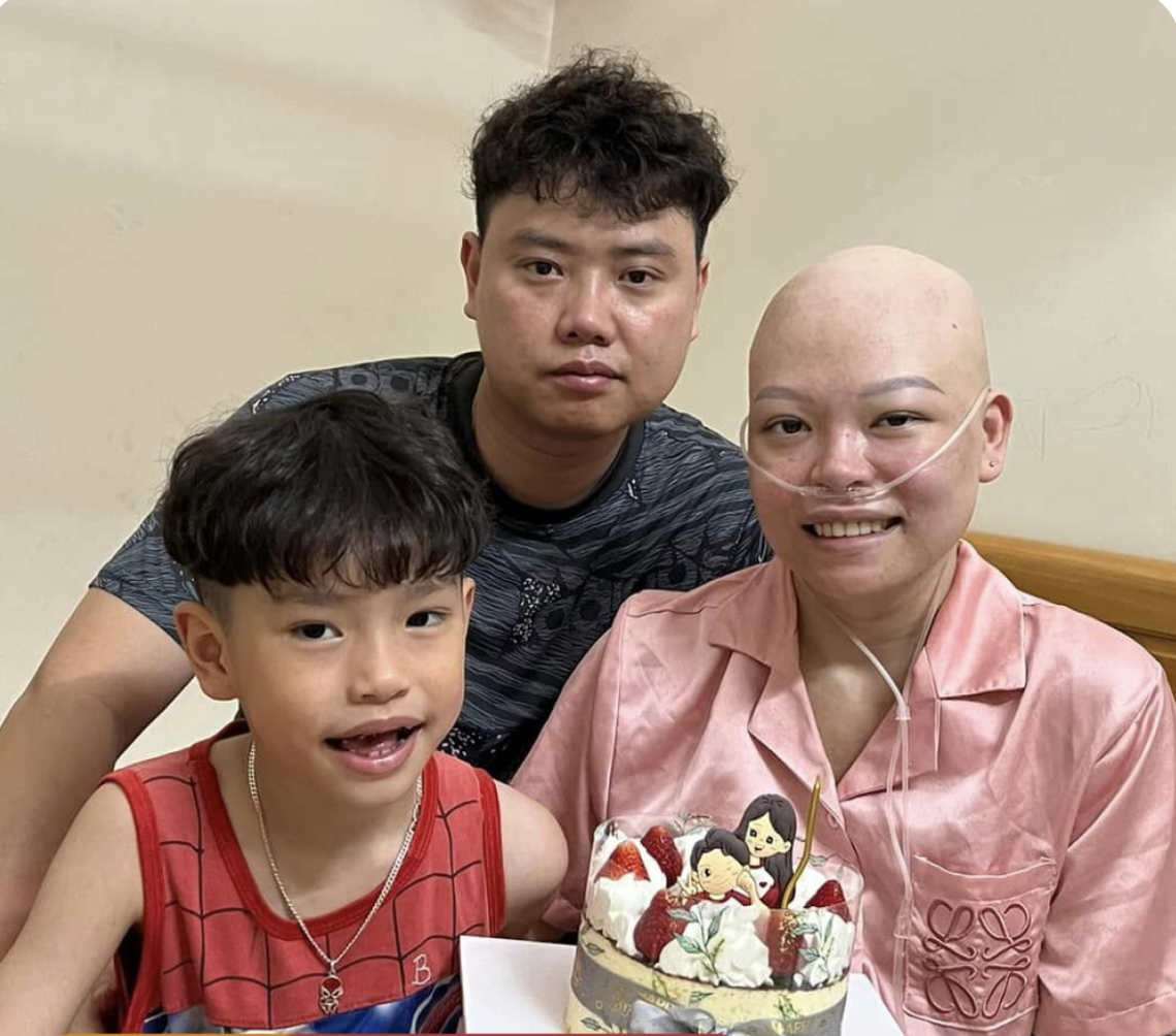 Hành trình 6 năm kiên cường của nữ chiến sĩ công an Bùi Thị Hà Thu: 33 tuổi, hai lần chụp ảnh thờ và ít nhất 85 lần truyền hóa chất- Ảnh 3. Hành trình 6 năm kiên cường của nữ chiến sĩ công an Bùi Thị Hà Thu: 33 tuổi, hai lần chụp ảnh thờ và ít nhất 85 lần truyền hóa chất- Ảnh 3.