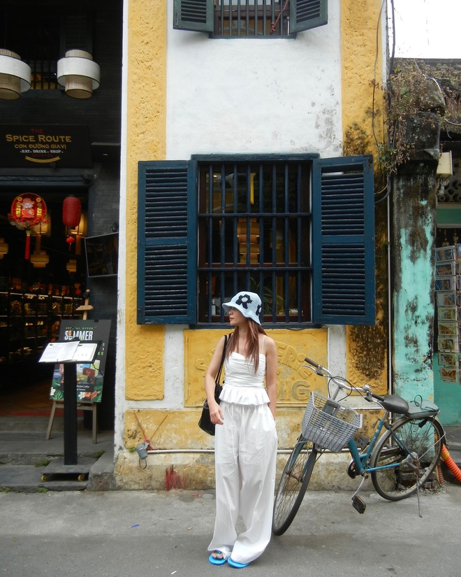 5 món thời trang được dàn sao nữ 40+ mặc thường xuyên để hack tuổi xuất sắc- Ảnh 4.