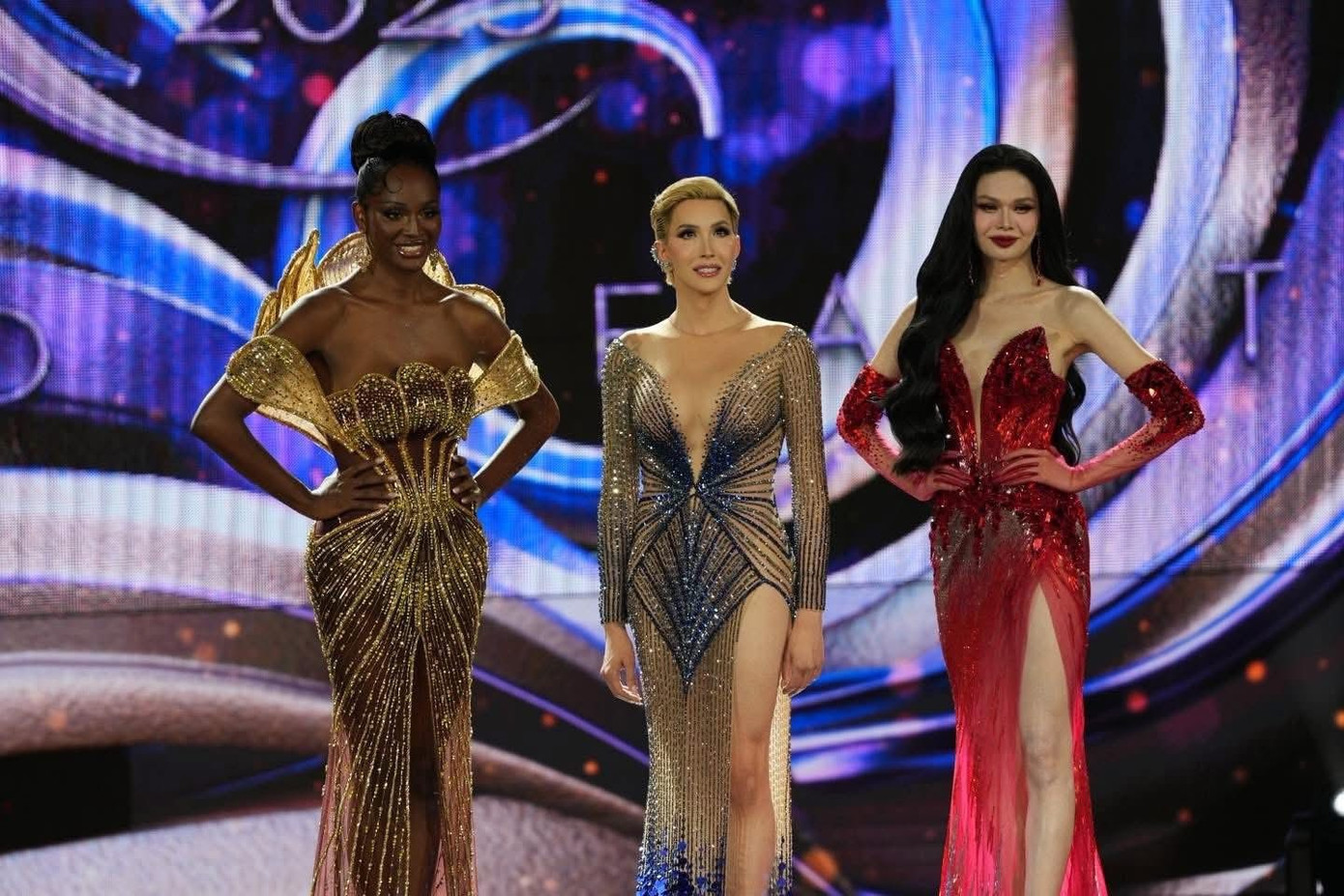 Á hậu tố bị Hoa hậu, Á hậu 2 bắt nạt ngay lúc đăng quang - Ảnh 1.