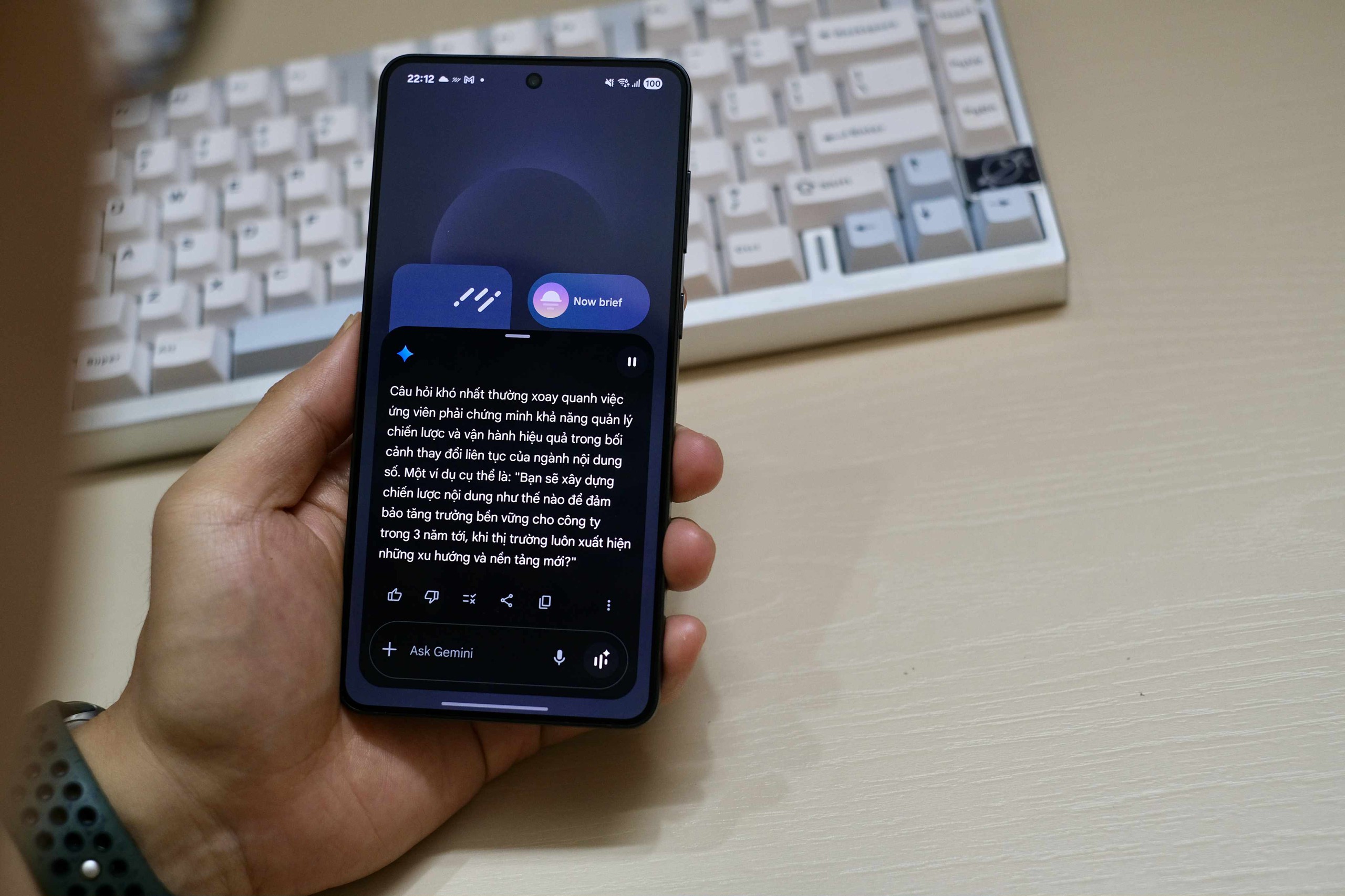 Người trẻ chủ động tìm việc với AI - Ảnh 1.