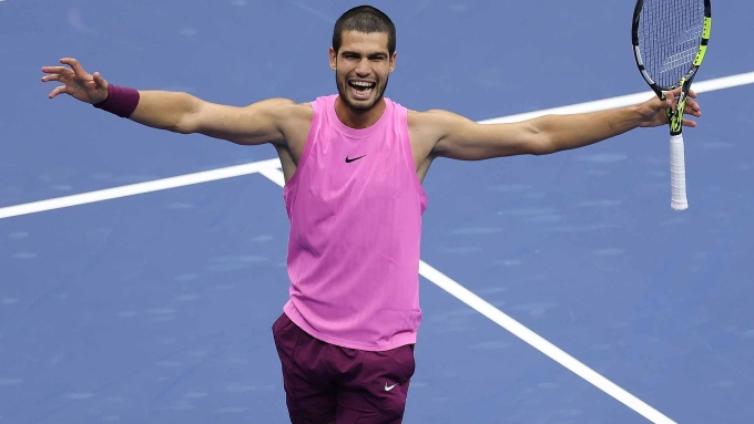 Alcaraz mừng chiến thắng ở chung kết Mỹ Mở rộng 2025, trên sân Arthur Ashe, New York, Mỹ hôm 7/9. Ảnh: Reuters