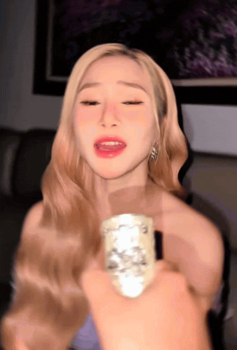 Bài hát dành cho các quý ông rần rần trở lại nhờ video 1 phút 30 giây của mỹ nhân triệu view- Ảnh 1. Bài hát dành cho các quý ông rần rần trở lại nhờ video 1 phút 30 giây của mỹ nhân triệu view- Ảnh 1.