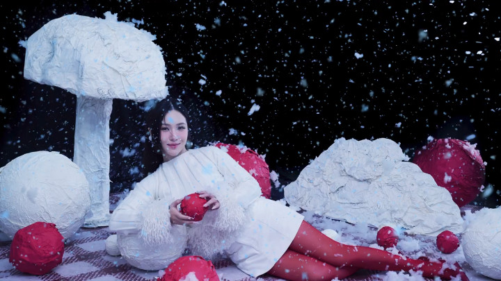 Bài hát dành cho các quý ông rần rần trở lại nhờ video 1 phút 30 giây của mỹ nhân triệu view- Ảnh 4. Bài hát dành cho các quý ông rần rần trở lại nhờ video 1 phút 30 giây của mỹ nhân triệu view- Ảnh 4.