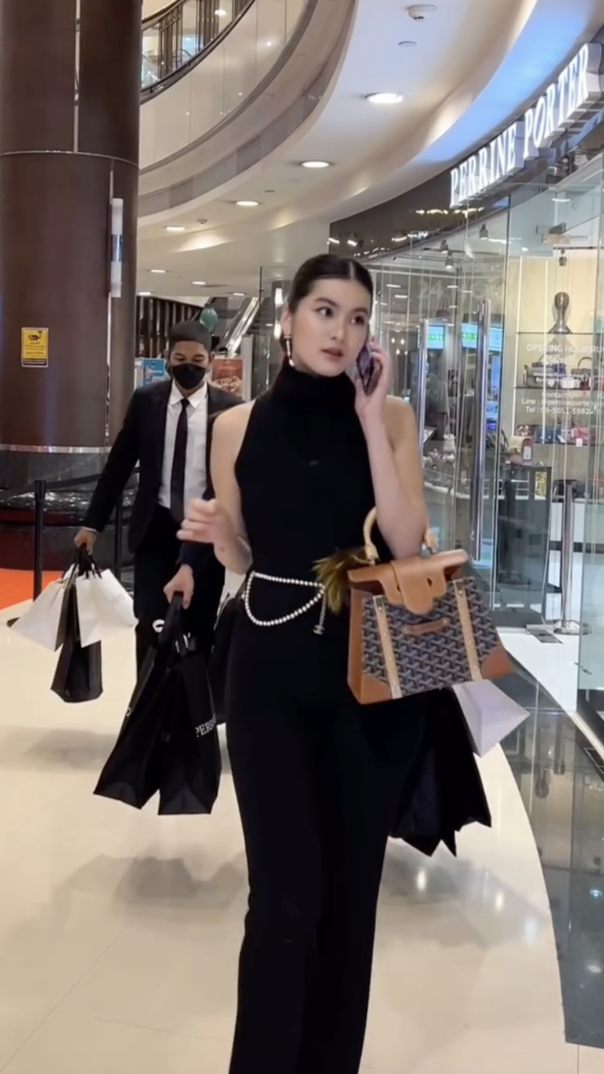 Bạn của Lisa là “phú bà mua tất” đất Thái Lan, cách dùng hàng hiệu khác hẳn nhiều phú bà khác- Ảnh 19. Bạn của Lisa là “phú bà mua tất” đất Thái Lan, cách dùng hàng hiệu khác hẳn nhiều phú bà khác- Ảnh 19.