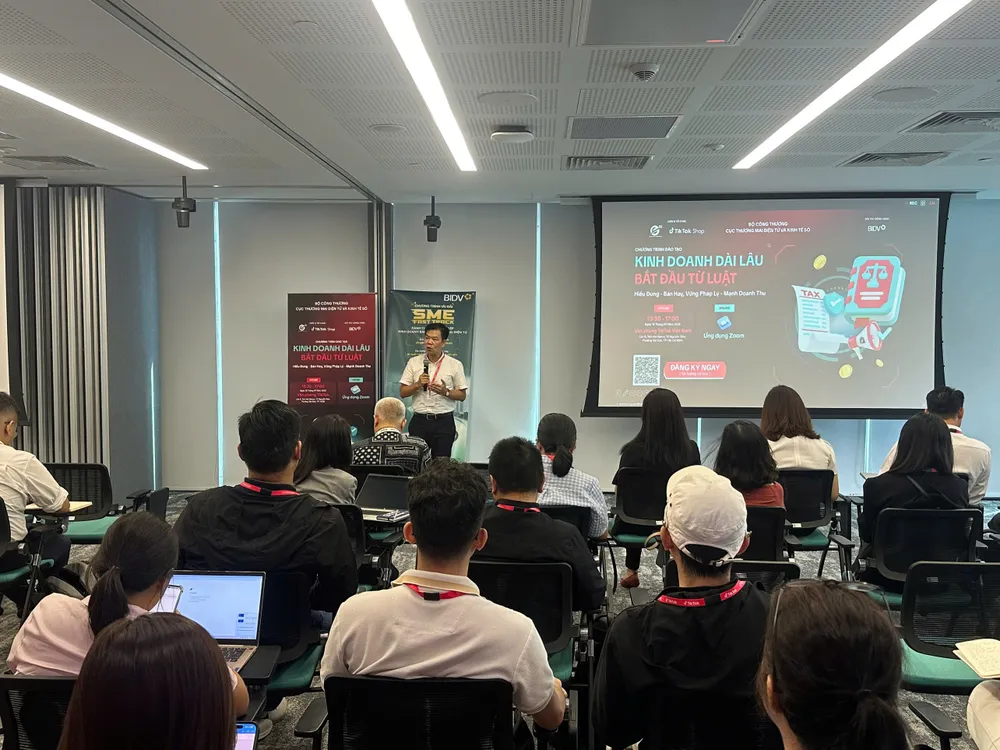 Ông Nguyễn Hữu Tuấn, Giám đốc Trung tâm Phát triển TMĐT và Công nghệ số. Ảnh: THU HÀ bán hàng online