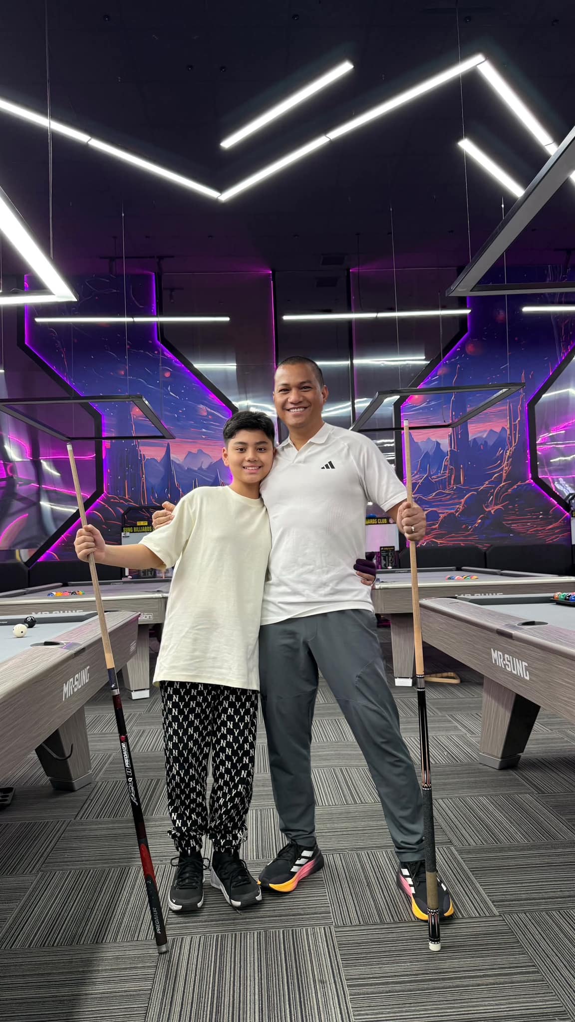 "Bánh đúc có xương" của Vbiz: Diva Mỹ Linh khoe con riêng lai Đức của chồng, 3 nàng hậu là mẹ kế dịu dàng 13 Con trai Nguyễn Long - bé Minh Khôi năm nay 12 tuổi, được nhận xét trông y hệt bố.