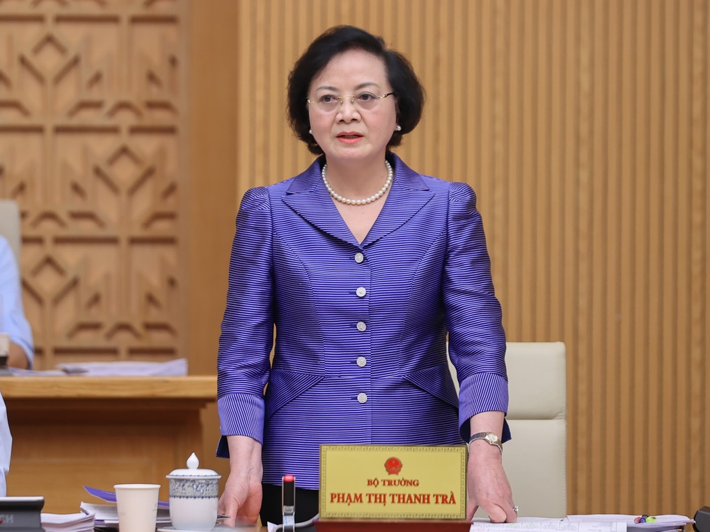 Báo cáo Bộ Chính trị việc điều chỉnh lương và phụ cấp ngay trong tháng 9 - 1