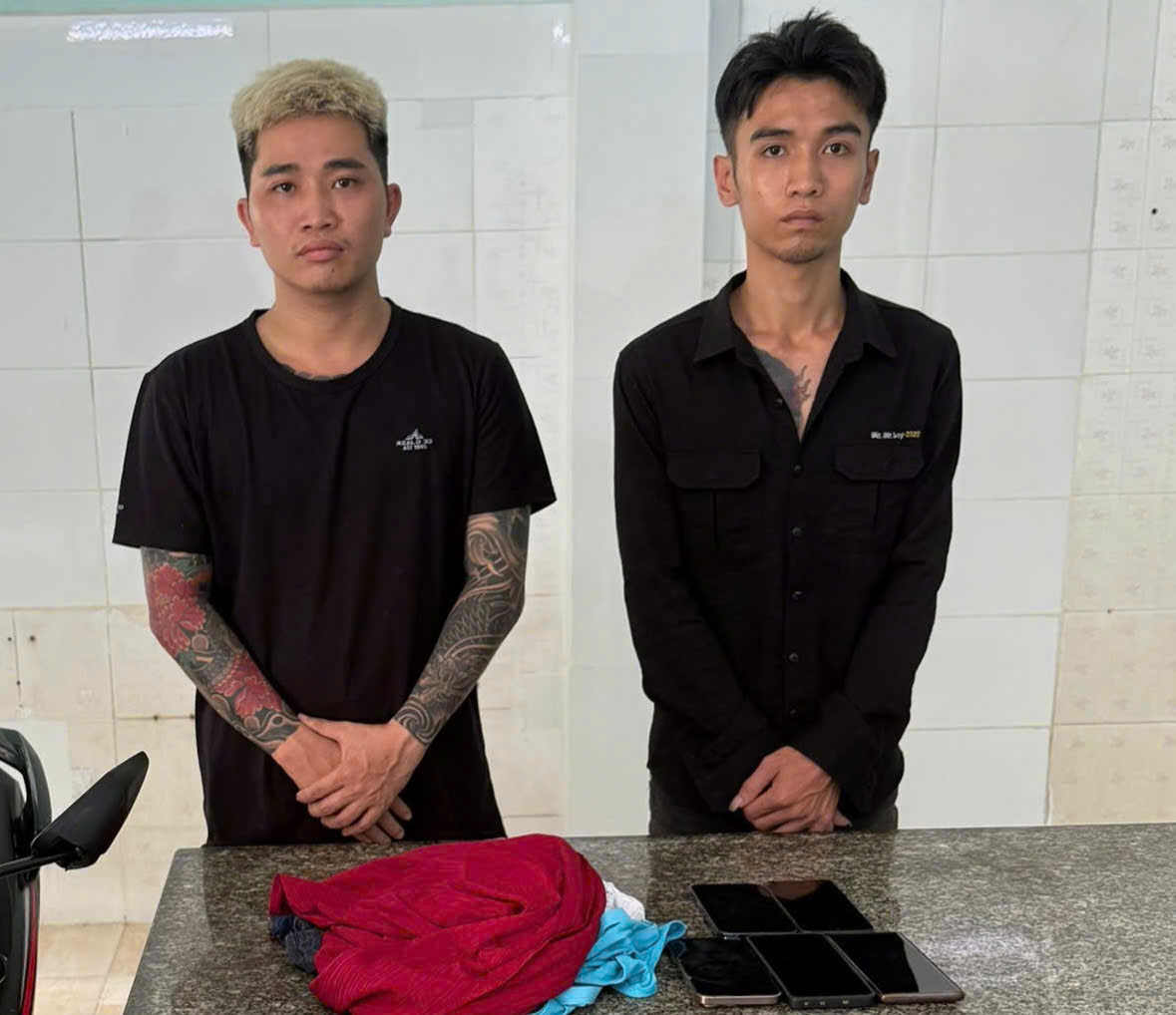 Bắt khẩn cấp hai TikToker 'Minh báo đời yêu em' và 'Thuận khùng báo đời' 1 TikToker - Ảnh 1.