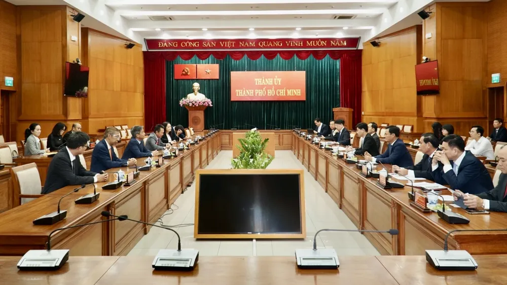 Toàn cảnh buổi tiếp. Ảnh: BẢO PHƯƠNG nang-luong-xanh-5.jpg Bí thư TP.HCM Trần Lưu Quang kêu gọi SCG Việt Nam đầu tư các dự án năng lượng xanh