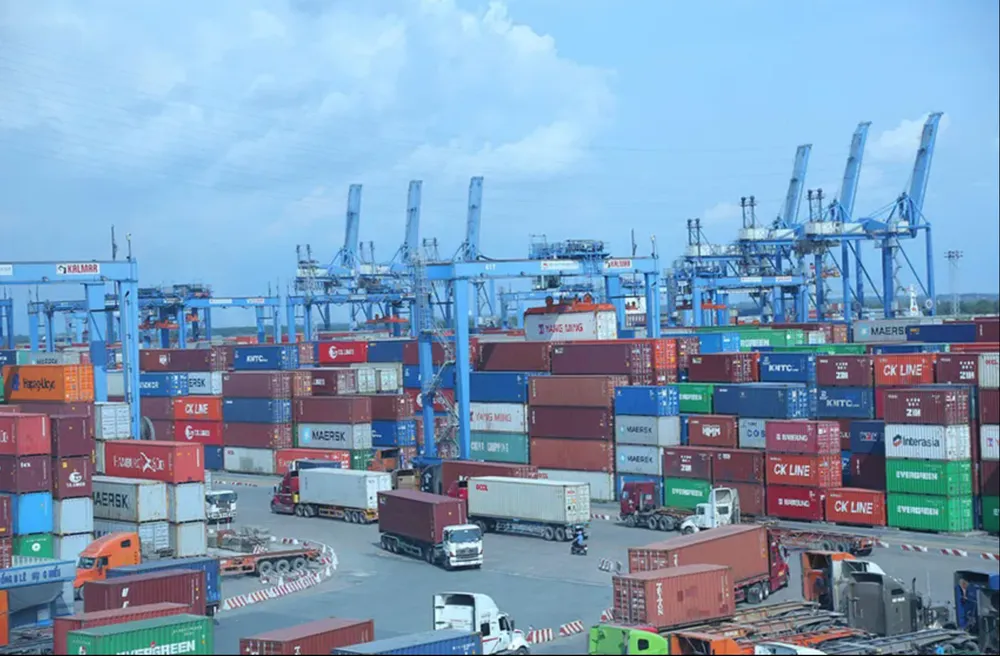 Việc siết thời gian tạm nhập - tái xuất hàng hóa về Việt Nam nhằm bảo vệ doanh nghiệp và người tiêu dùng nội địa. Ảnh: CTV tạm nhập - tái xuất