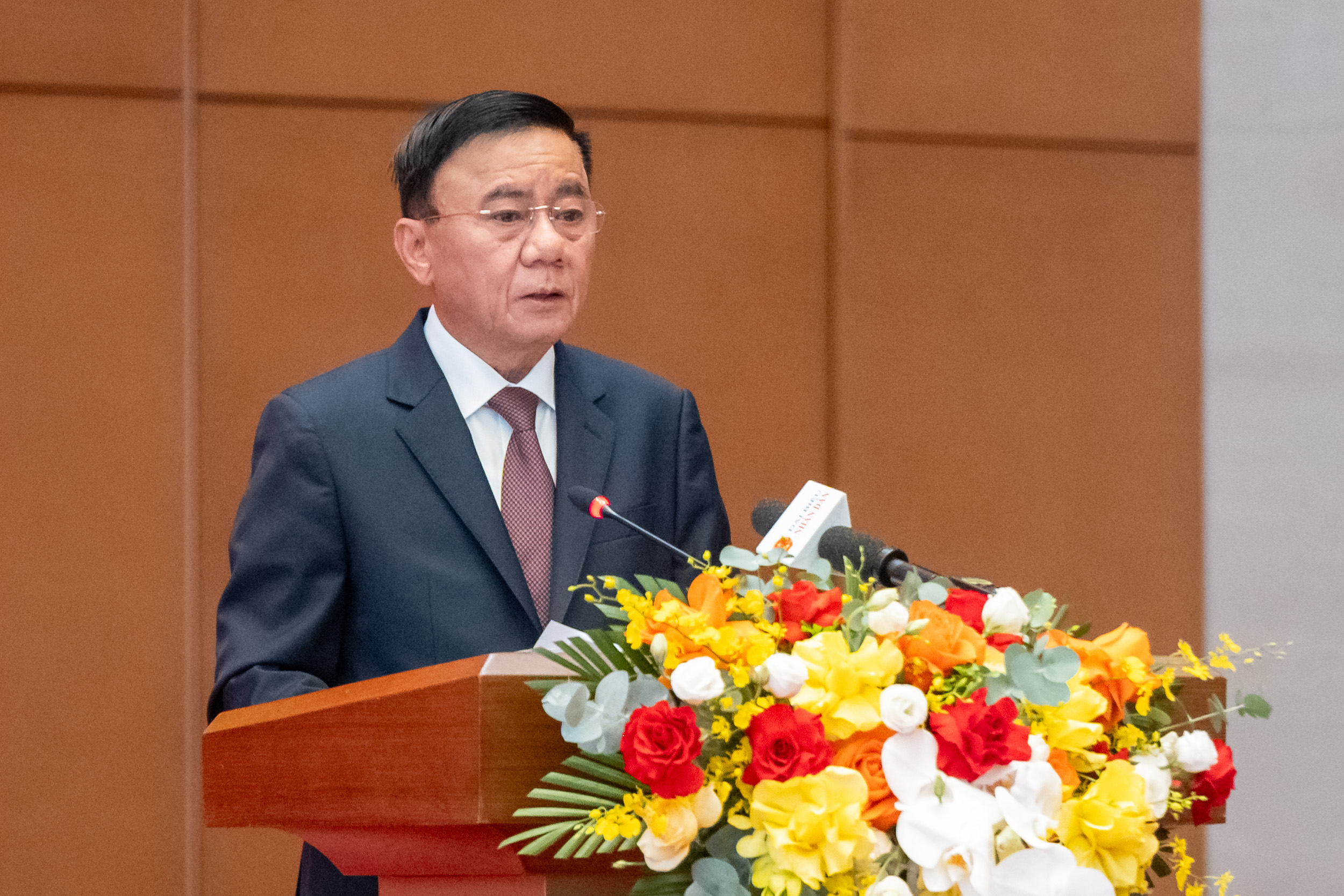 Bộ Chính trị ban hành tiêu chí đánh giá cán bộ, đảng viên theo thang điểm 100 - Ảnh 1.